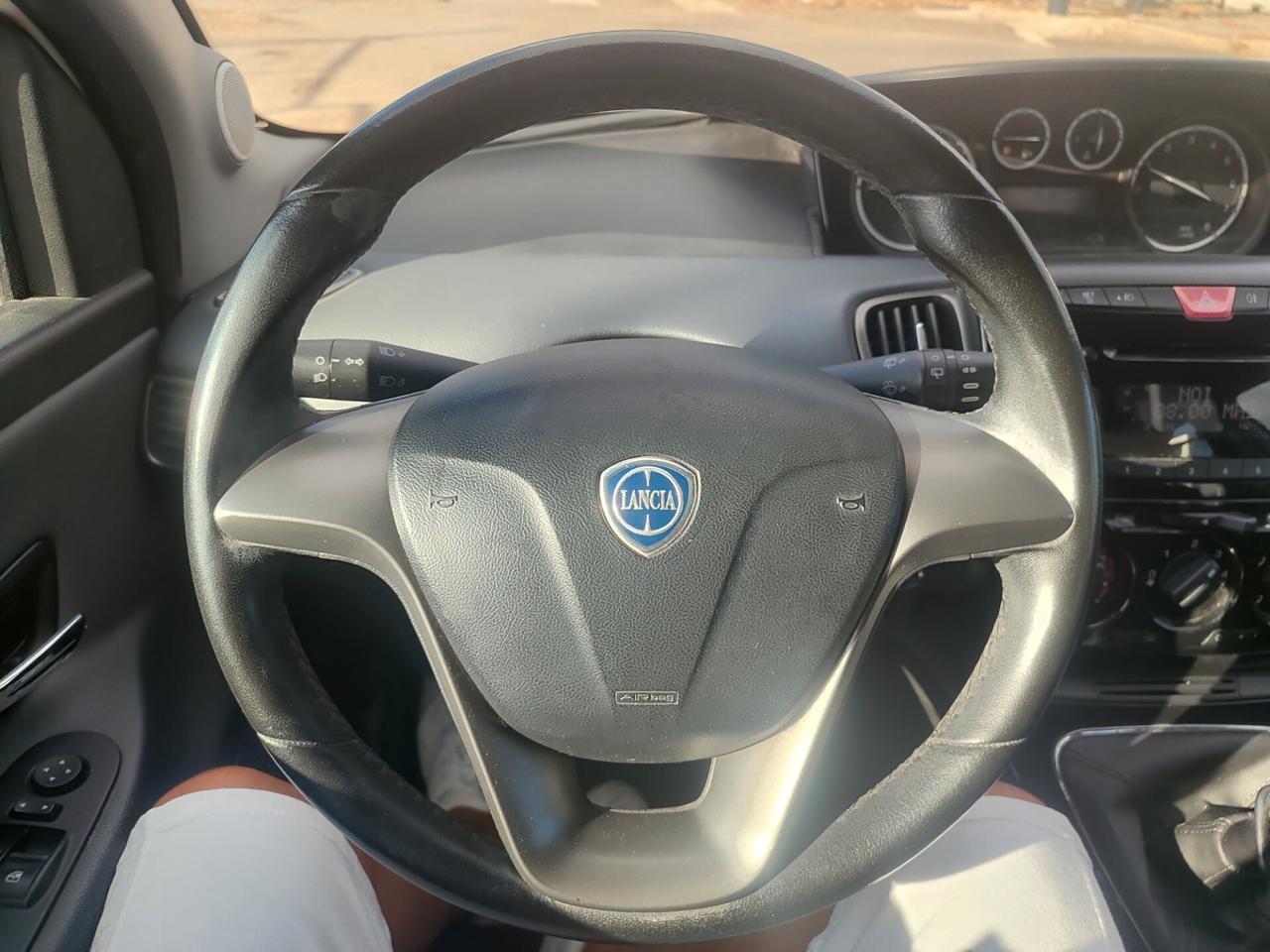 Lancia Ypsilon 1.2 69 CV 5 porte S&S Gold