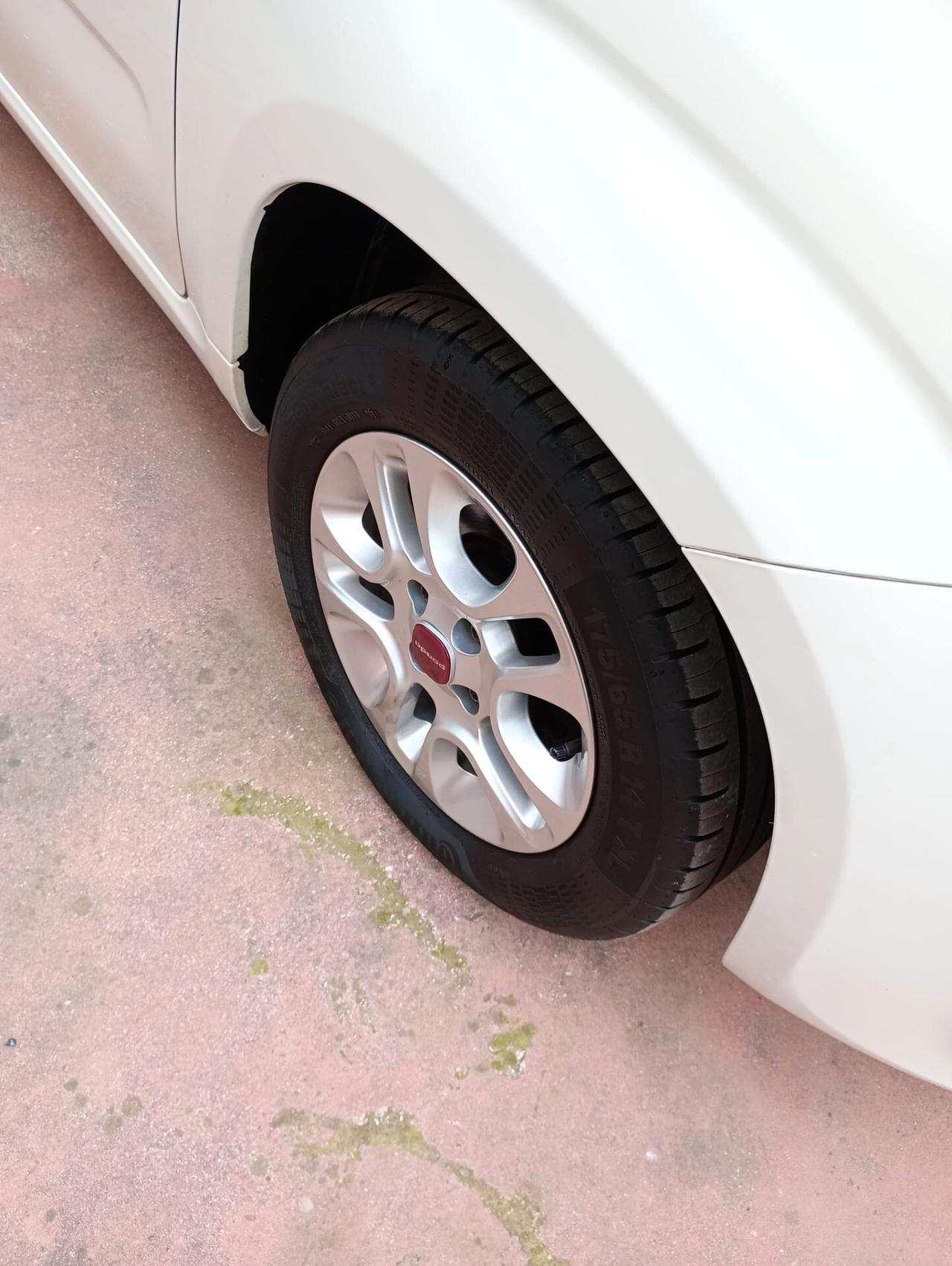 Fiat Panda 1.2 Lounge uconnect,pari al nuovo.