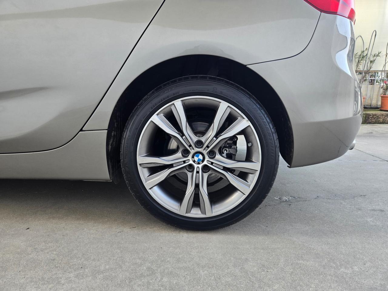 BMW 220i Active Tourer Advantage