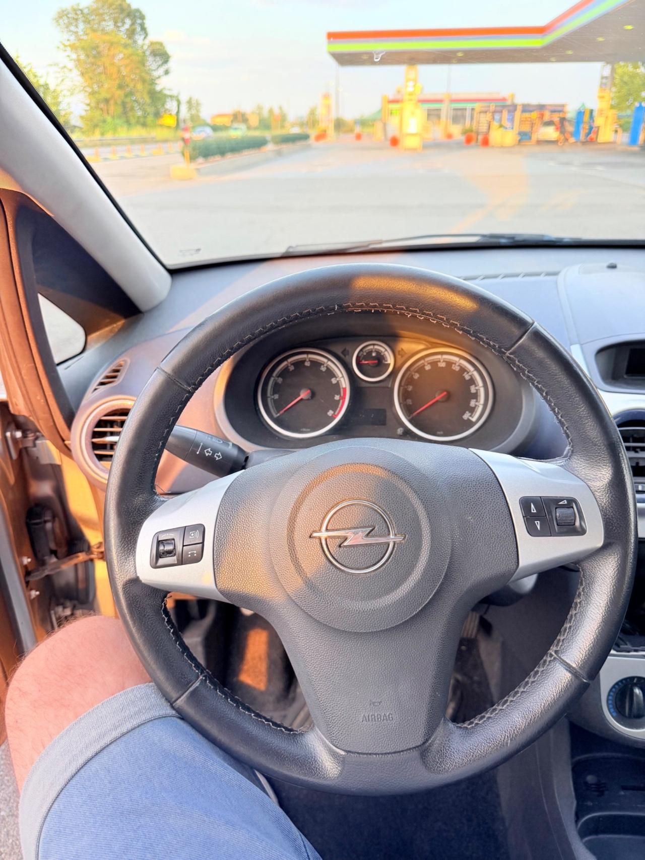 Opel Corsa 1.2 5 porte Cosmo