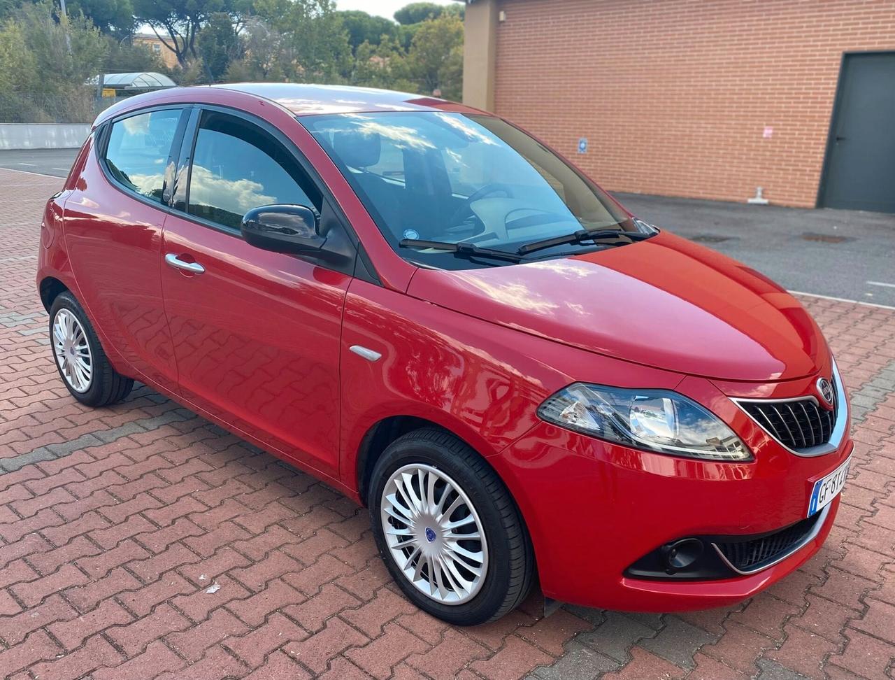 LANCIA YPSILON HYBRID 1.0cc OK NEOPATENTATI