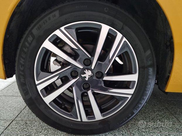 PEUGEOT 208 BlueHDi 100 S&S 5p. Allure