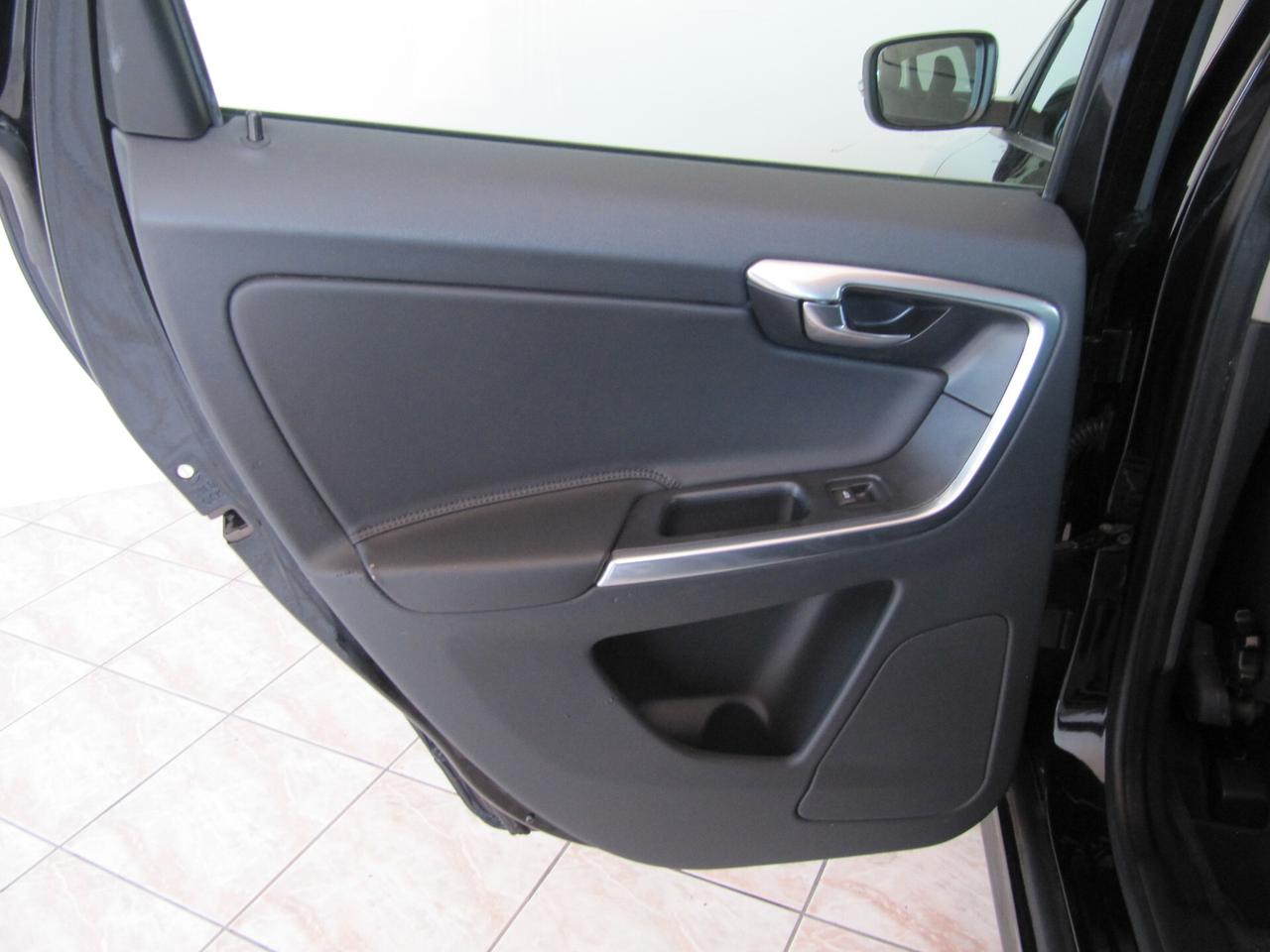 Volvo XC 60 D3 R-design Momentum