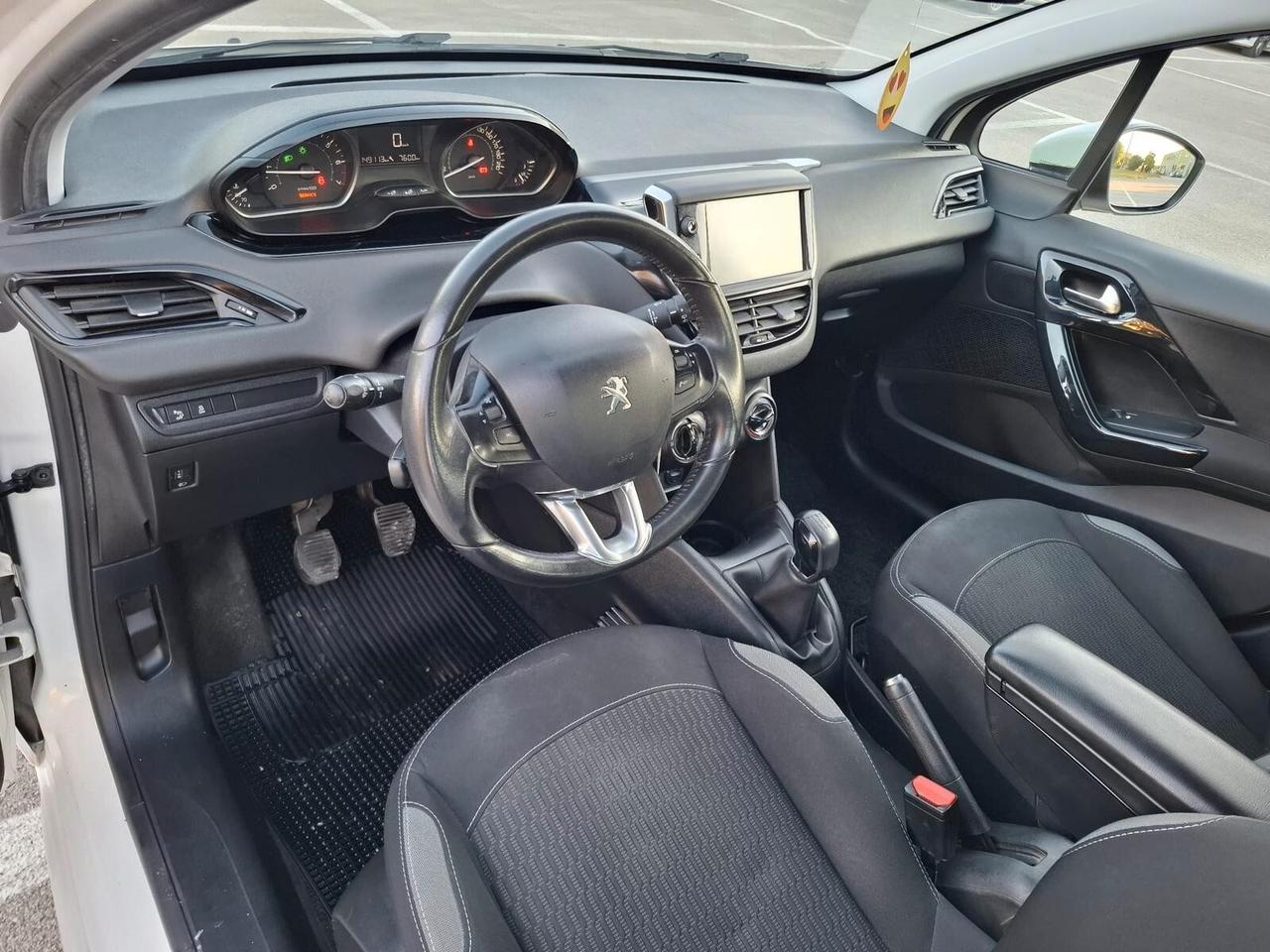 Peugeot 208 PureTech 82 5 porte Allure