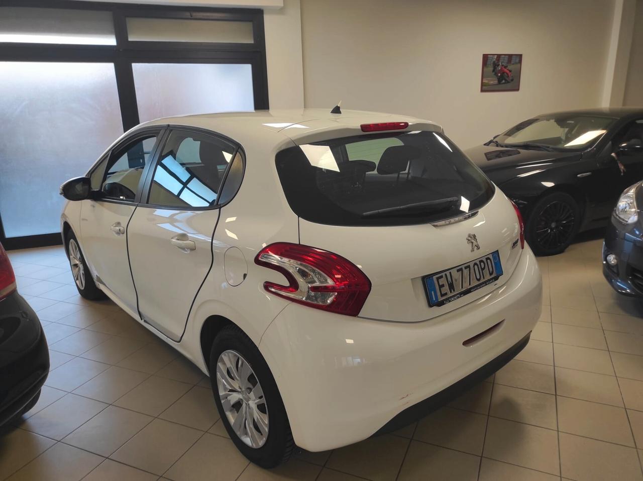 Peugeot 208 1.4 HDi 68 CV 5 porte Allure
