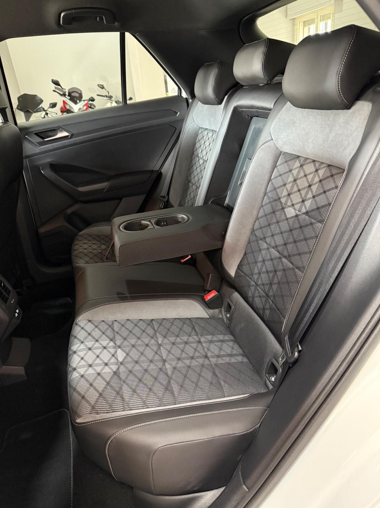 Volkswagen T-Roc 2.0 TDI SCR 150 CV DSG R-Line