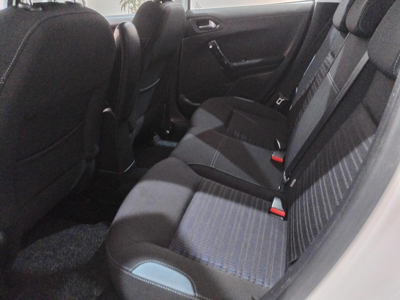 Peugeot 208 1.4 HDi 68 CV 5 porte Allure