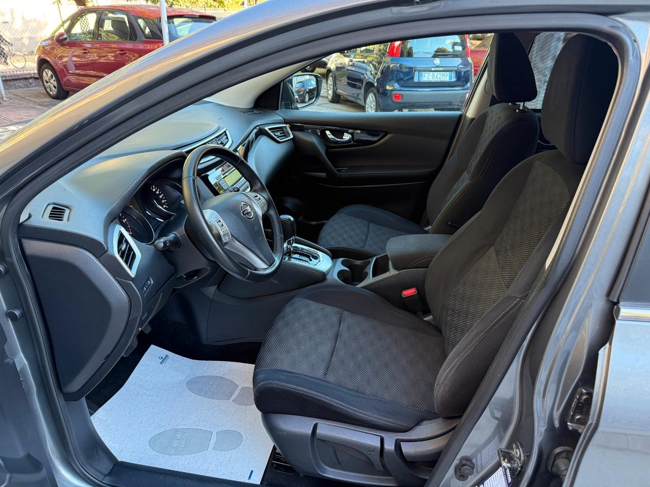 Nissan Qashqai 1.6 dCi 2WD Visia CAMBIO AUTOMATICO