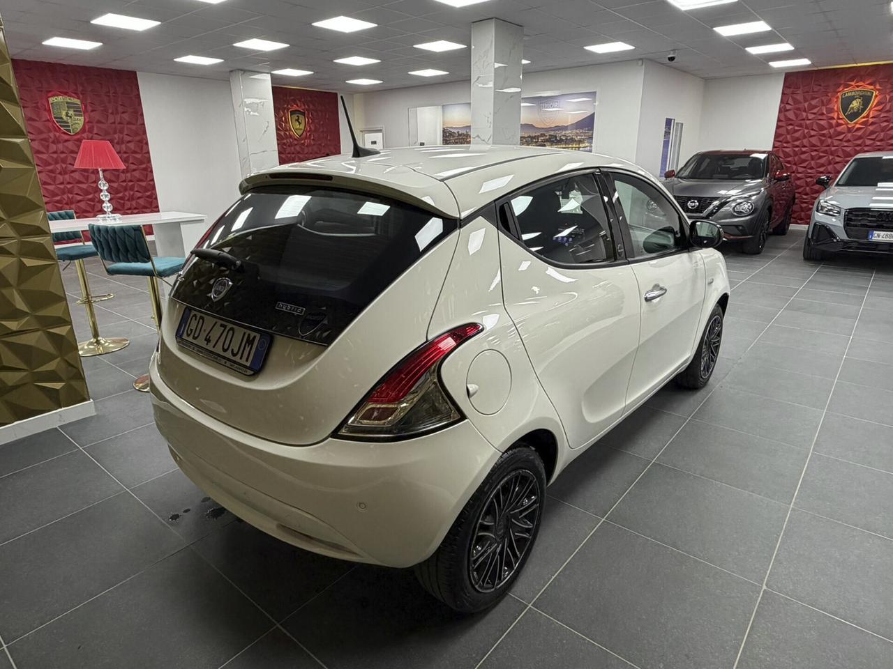 Lancia Ypsilon 1.0 FireFly 5 porte S&S Hybrid Ecochic Gold