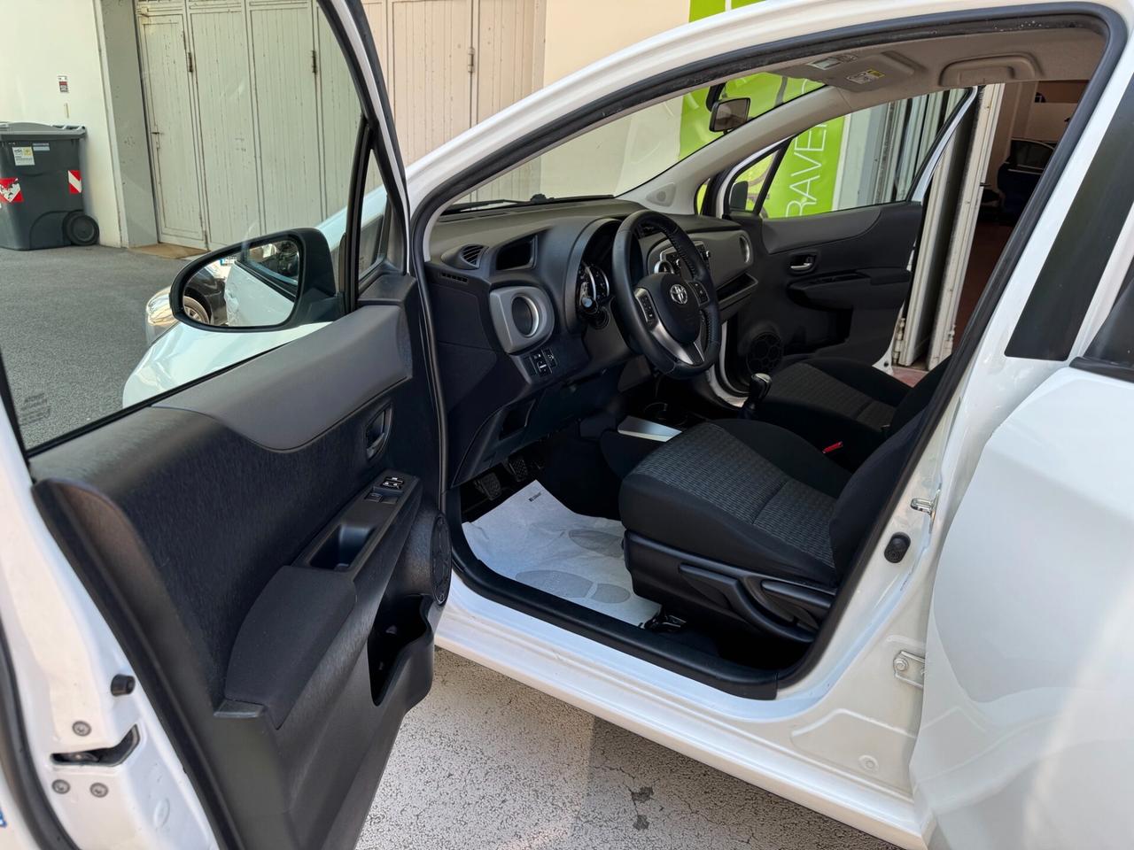 Toyota Yaris LOUNGE 5P GARANZIA 24 MESI NEOPATENT.