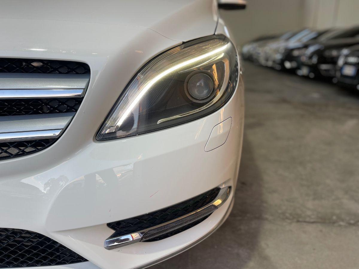 MERCEDES - Classe B - 180 Premium