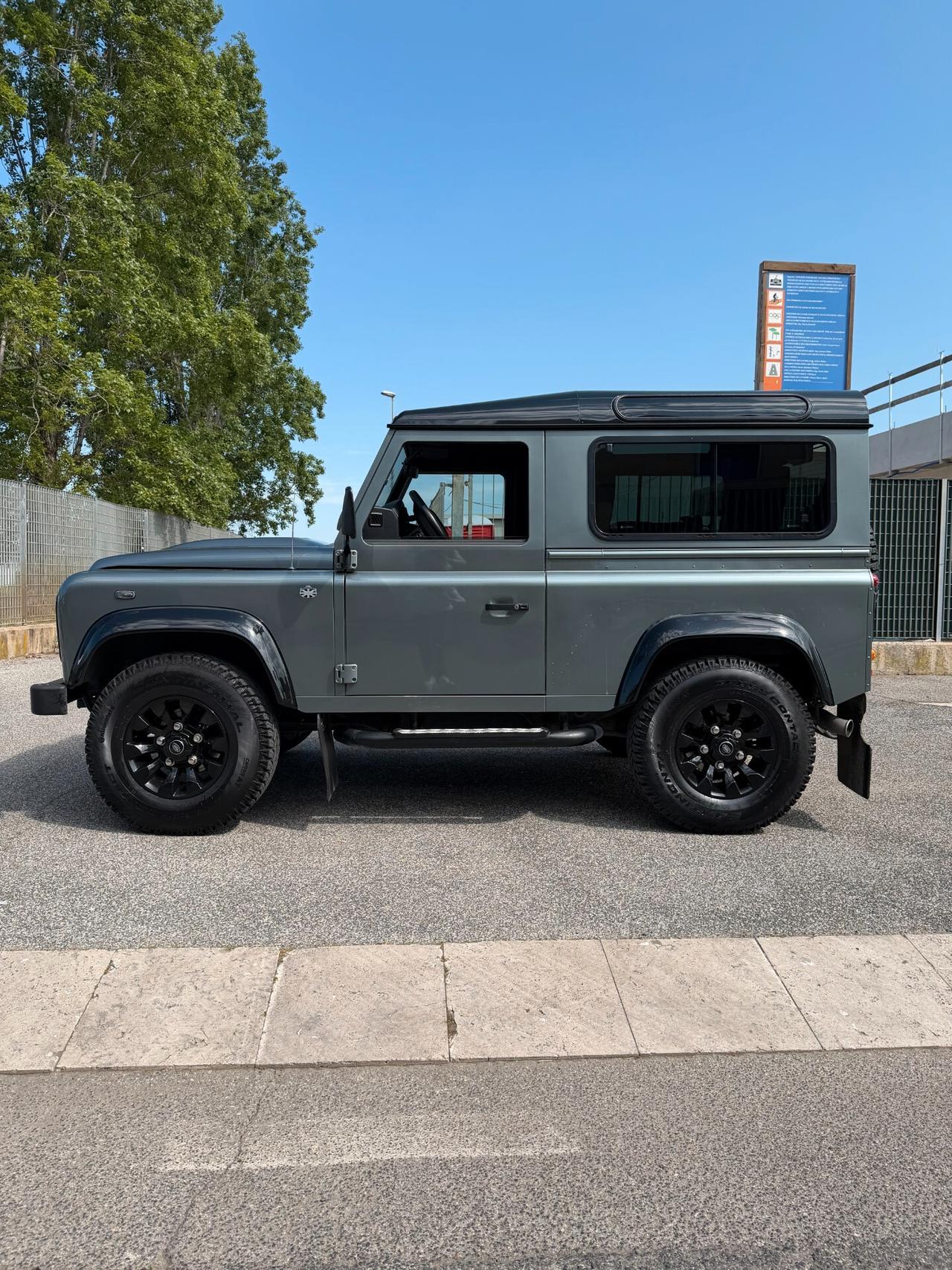 Land Rover Defender 90 2.2 TD4 Station Wagon SE N1