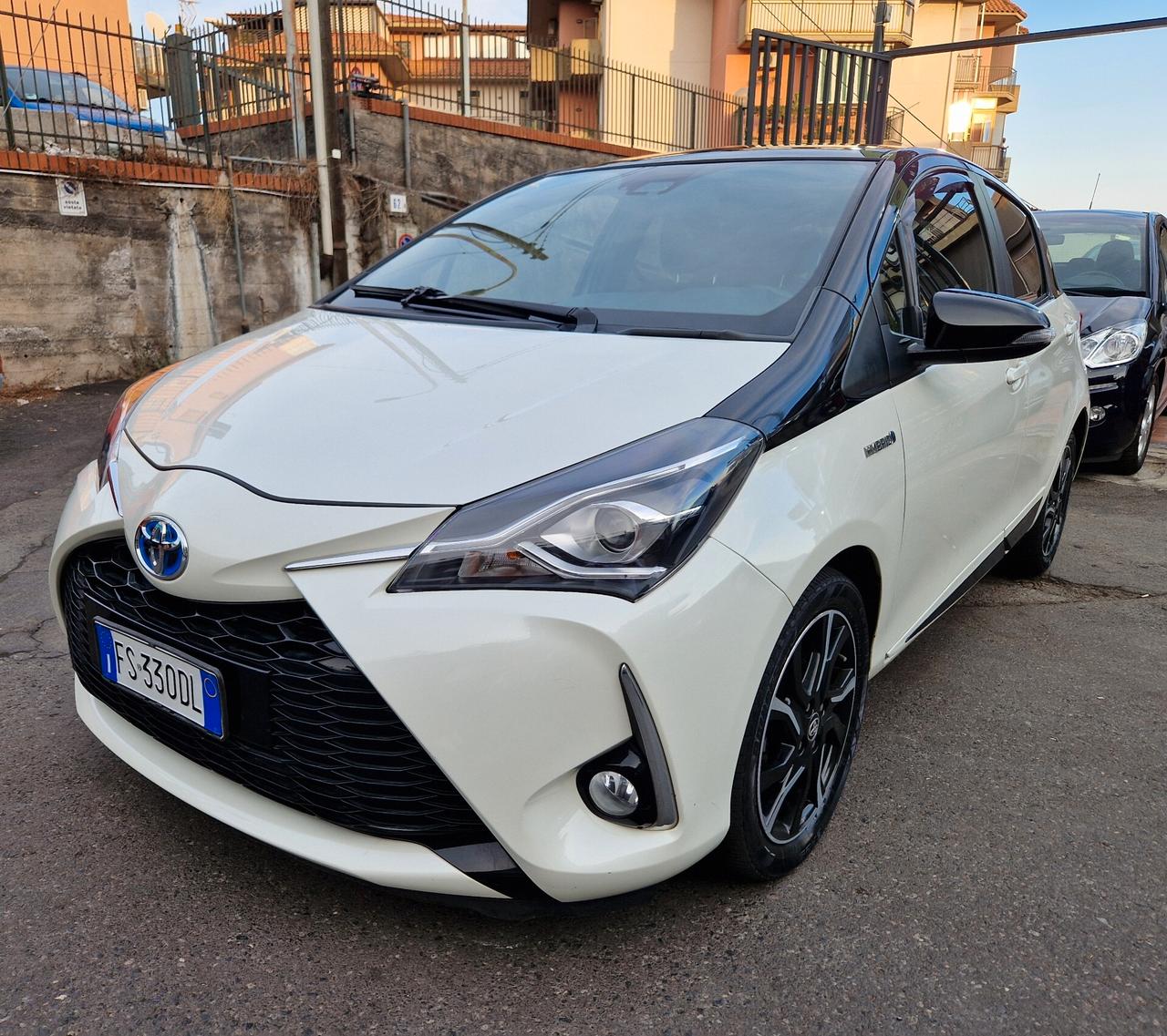 yaRIS 1.5 hybrid 5 Porte trend "Red edition"