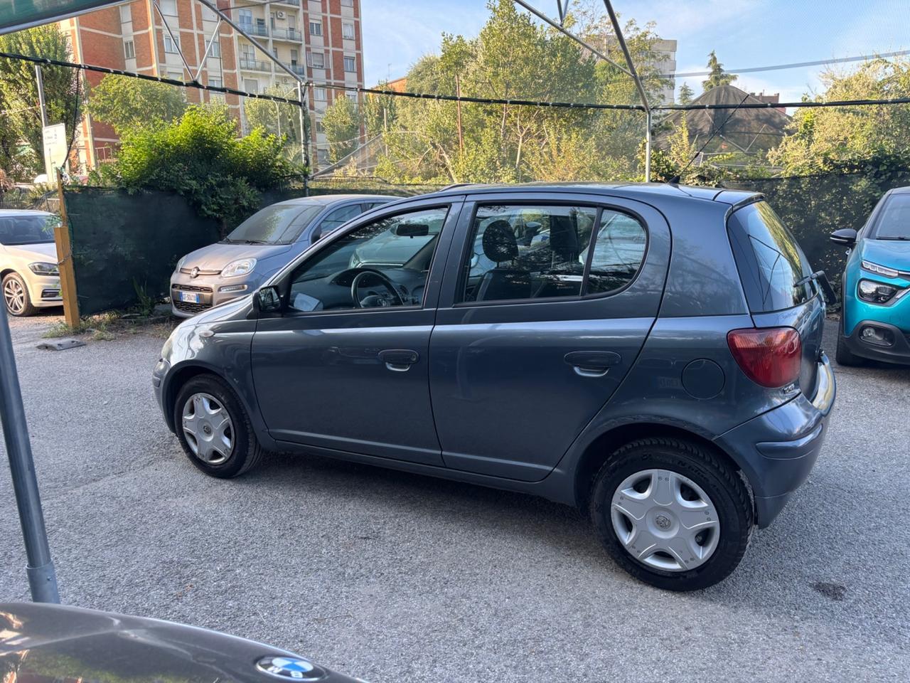 Toyota Yaris 1.0i 5 porte Sol OK NEOPATENTATI