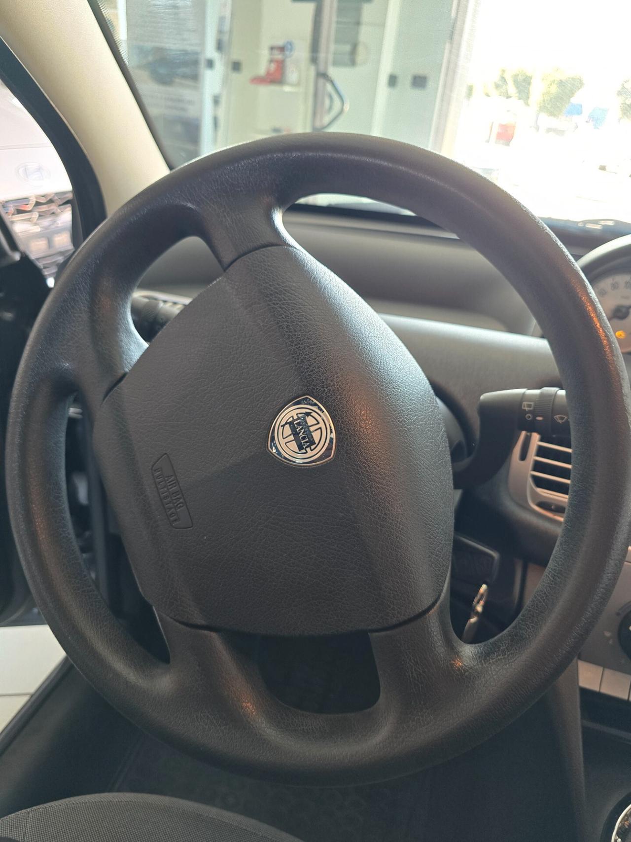 Lancia Ypsilon 1.3 MJT 75 CV Platino