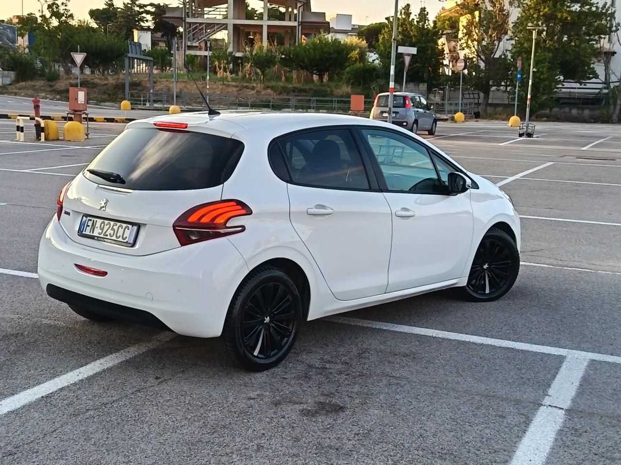 Peugeot 208 1.6 diesel NEOPATENT 120.000KM