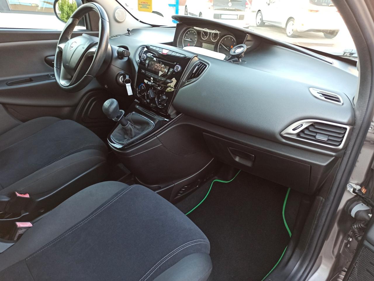 Lancia Ypsilon 1.2 69 CV 5 porte S&S Gold