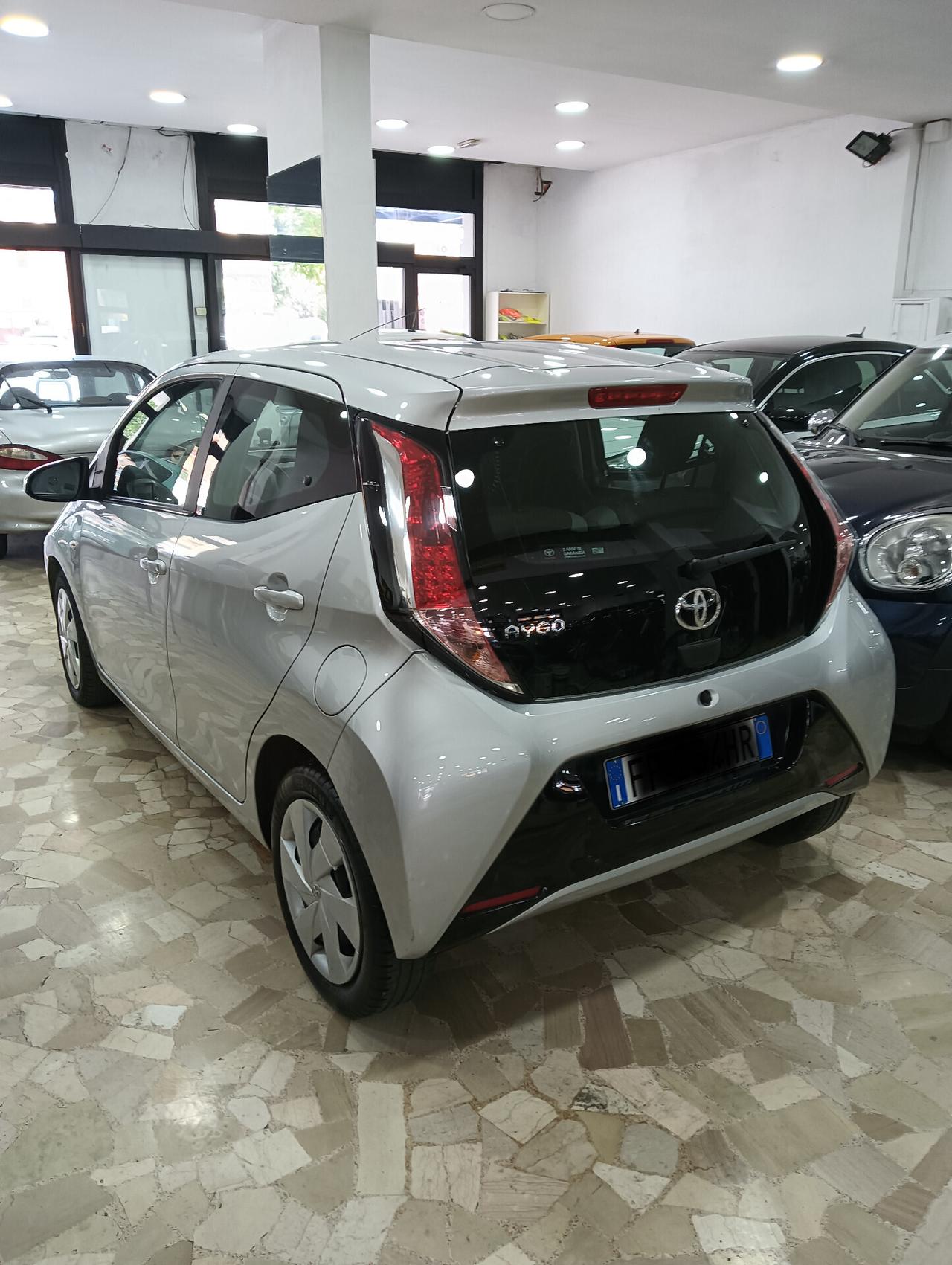 Toyota Aygo 1.0 VVT-i 72 CV 5 porte x-trend MMT