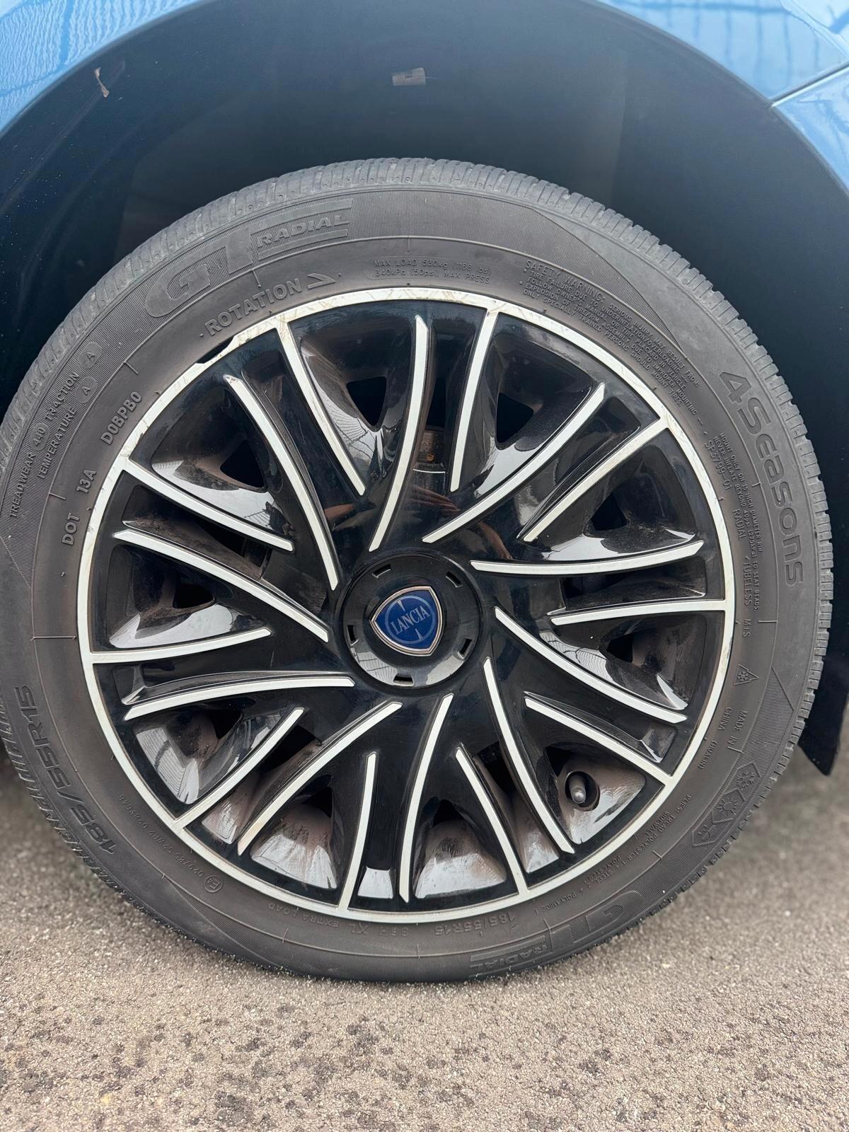 Lancia Ypsilon 1.0 FireFly 5 porte S&S Hybrid Gold