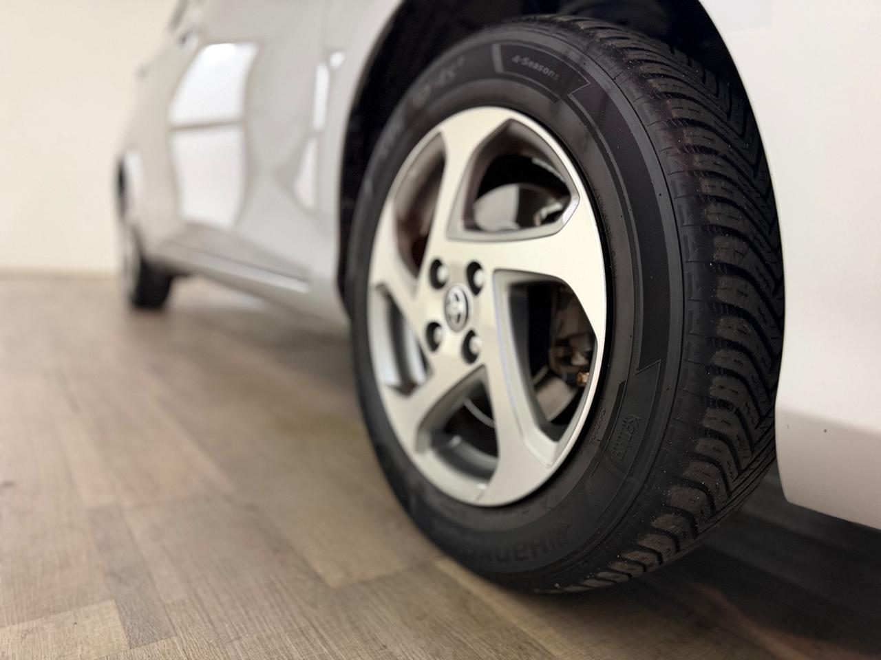 Toyota Yaris 1.5 Hybrid 5 porte Active AUTOMATICA NEOPATENTATI