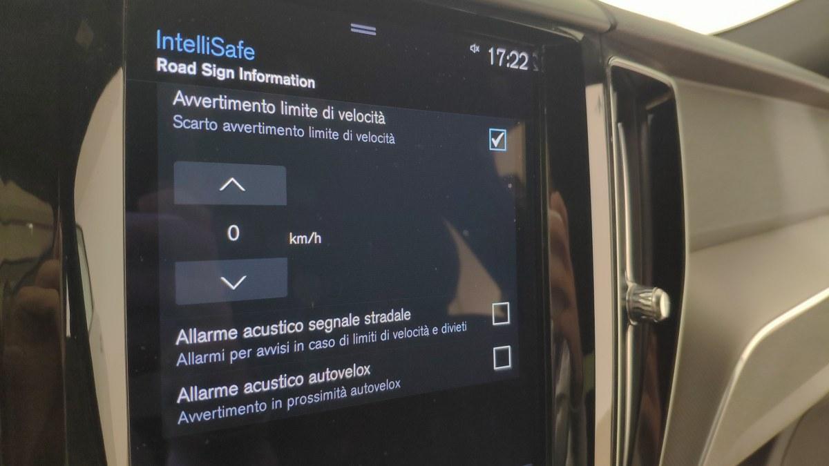 VOLVO Xc60 B5 Mild Hybrid (D) Awd Geartronic R-Design