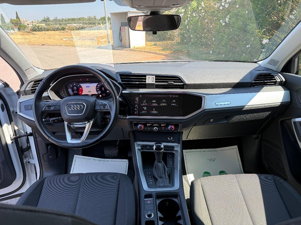 AUDI - Q3 - 35 TDI S tronic Business Advanced