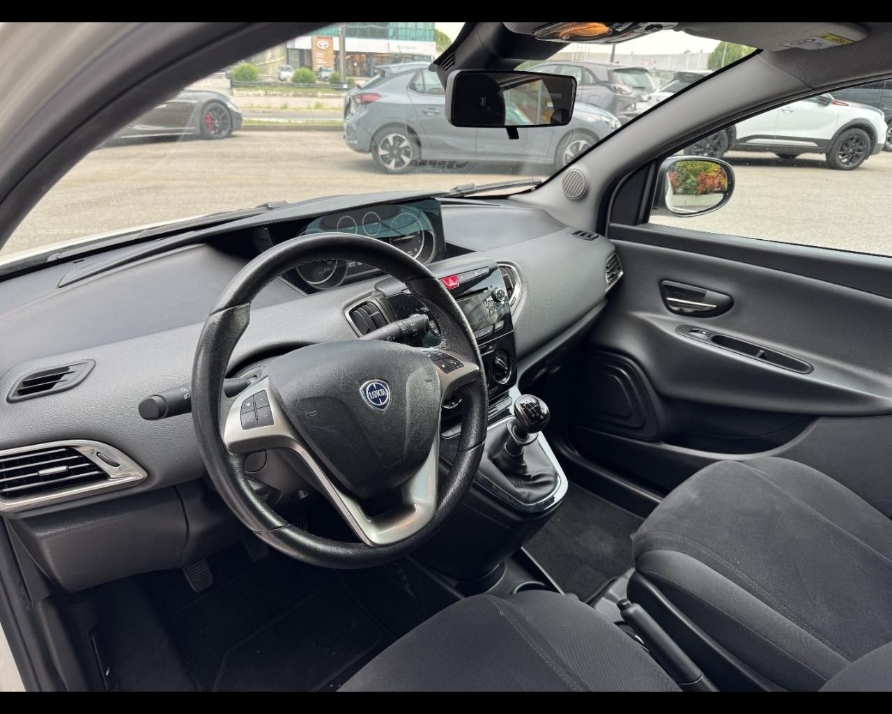 LANCIA Ypsilon 3ª serie - Ypsilon 1.2 69 CV 5 porte Gold