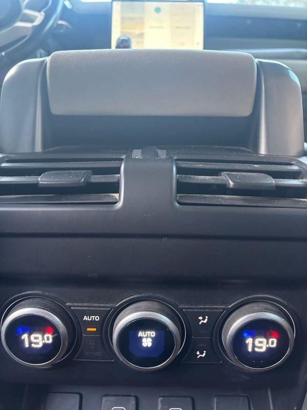 Land Rover Defender 3.0 D6 200 110 SE AWD auto.