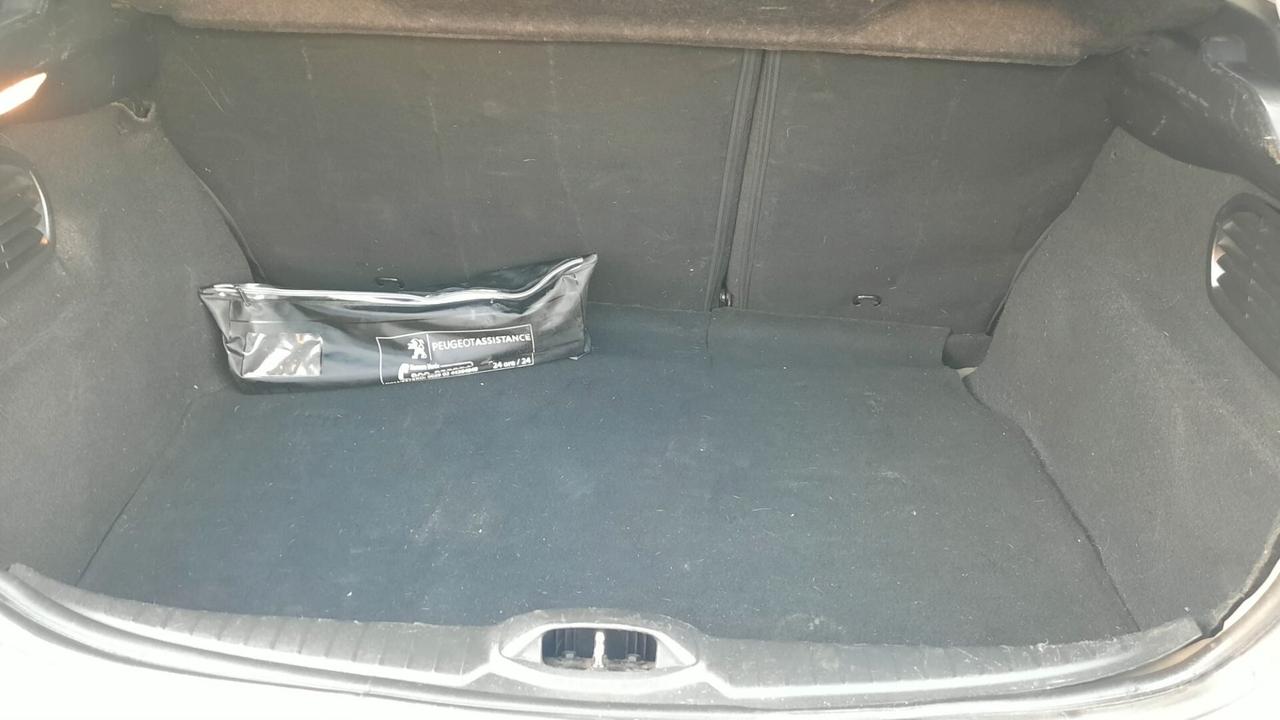 Peugeot 208 BlueHDi 75 5 porte Allure