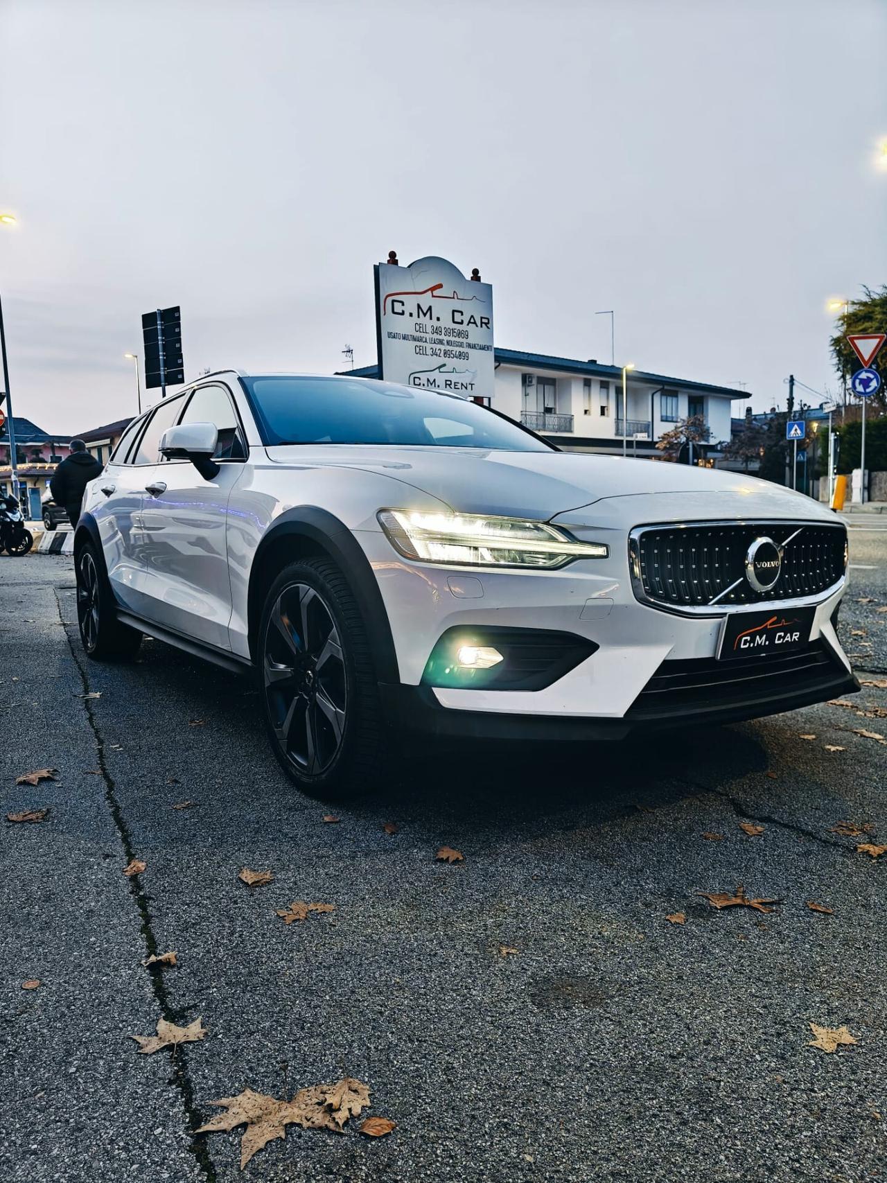 Volvo V60 Cross Country B4 (d) AWD automatico Plus