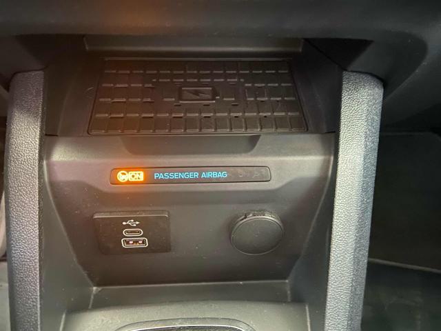 FORD Tourneo Courier 1.0 EcoBoost Titanium
