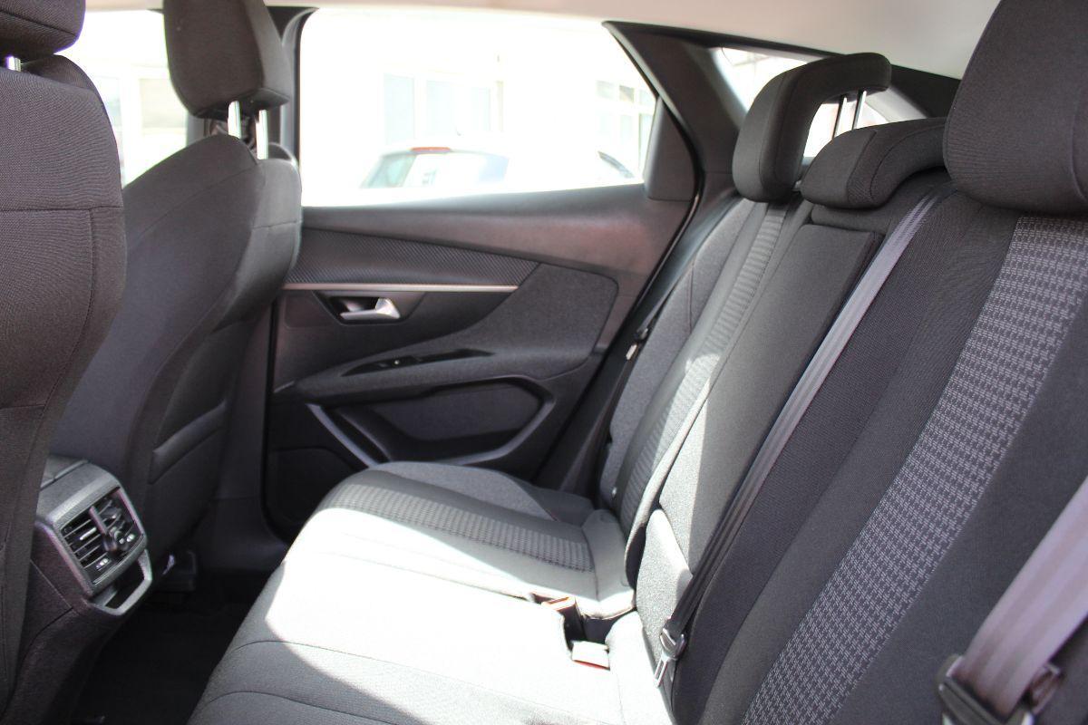 PEUGEOT - 3008 - BlueHDi 130 EAT8 S&S Allure