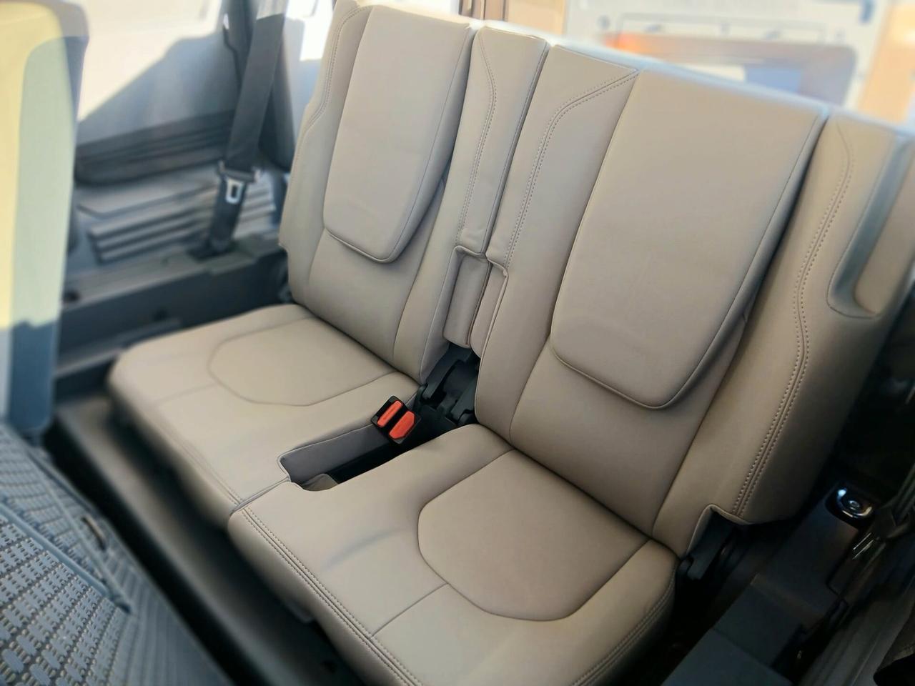 LAND ROVER Defender 110 3.0D I6 200 CV AWD Auto X-Dynamic SE (147 kw)