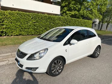 Opel Corsa 1.2 3 porte Club