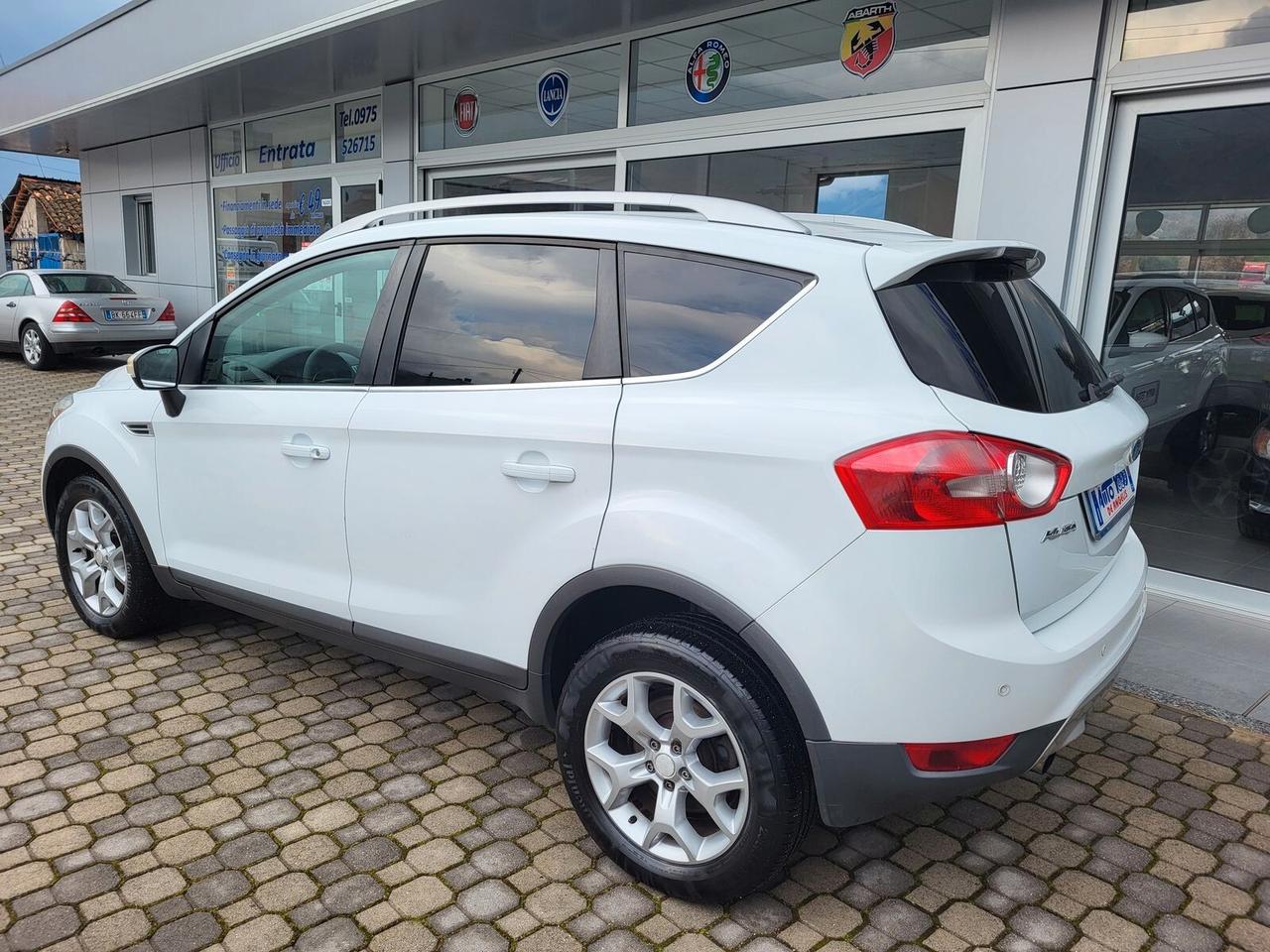 FORD KUGA TITANIUM 2WD 136cv NAVIGATORE / DISPLAY TOUCH / BLUETOOTH / DVD