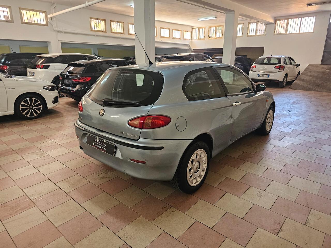 Alfa Romeo 147 1.6i 16V Twin Spark cat 3p. Distinctive