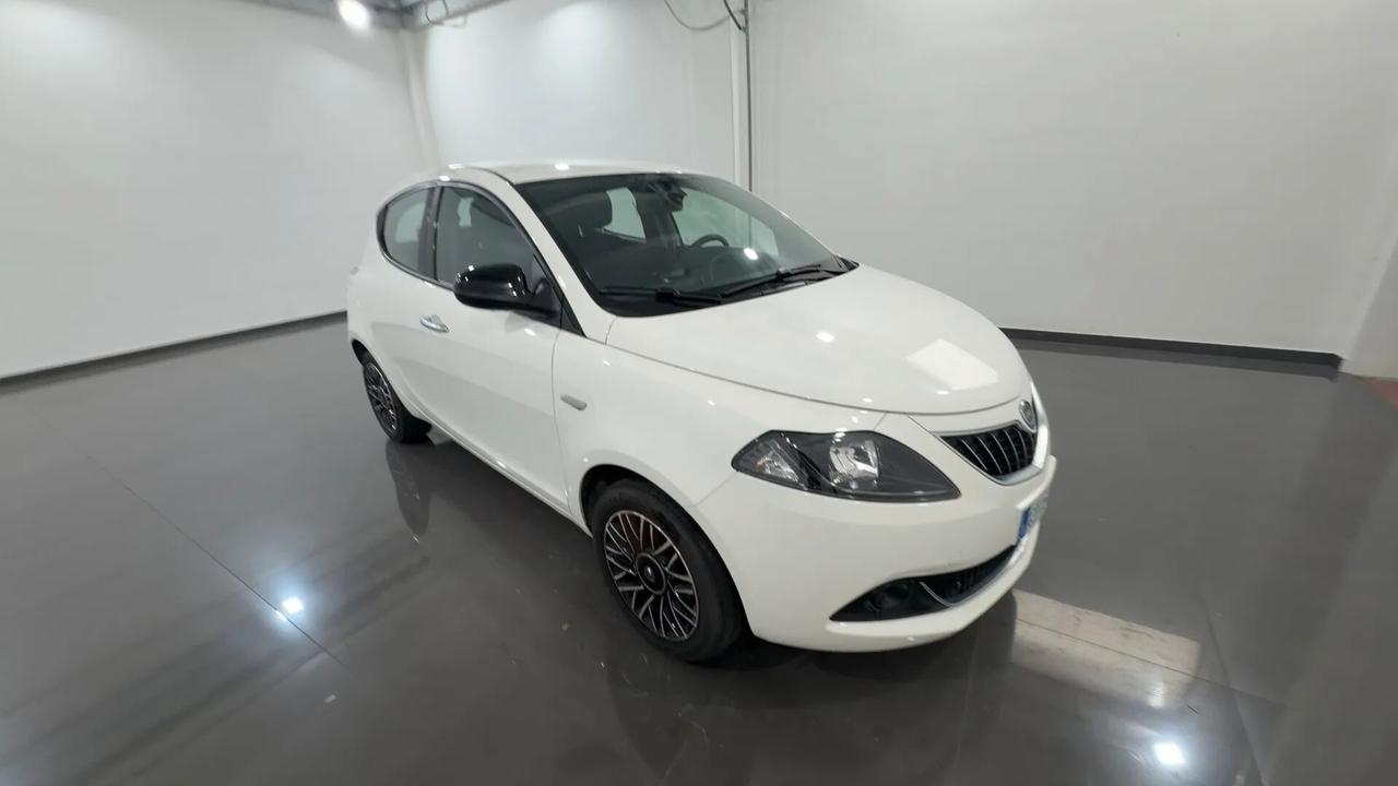 Lancia Ypsilon 1.0 Hybrid Platino full optional