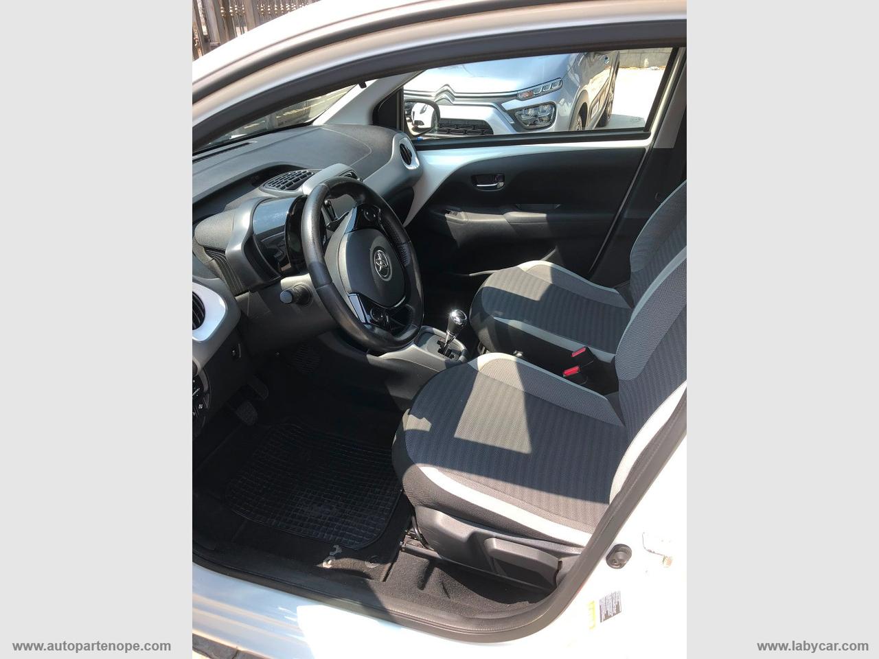 TOYOTA Aygo Connect 1.0 VVT-i 72 CV 5p. x-play
