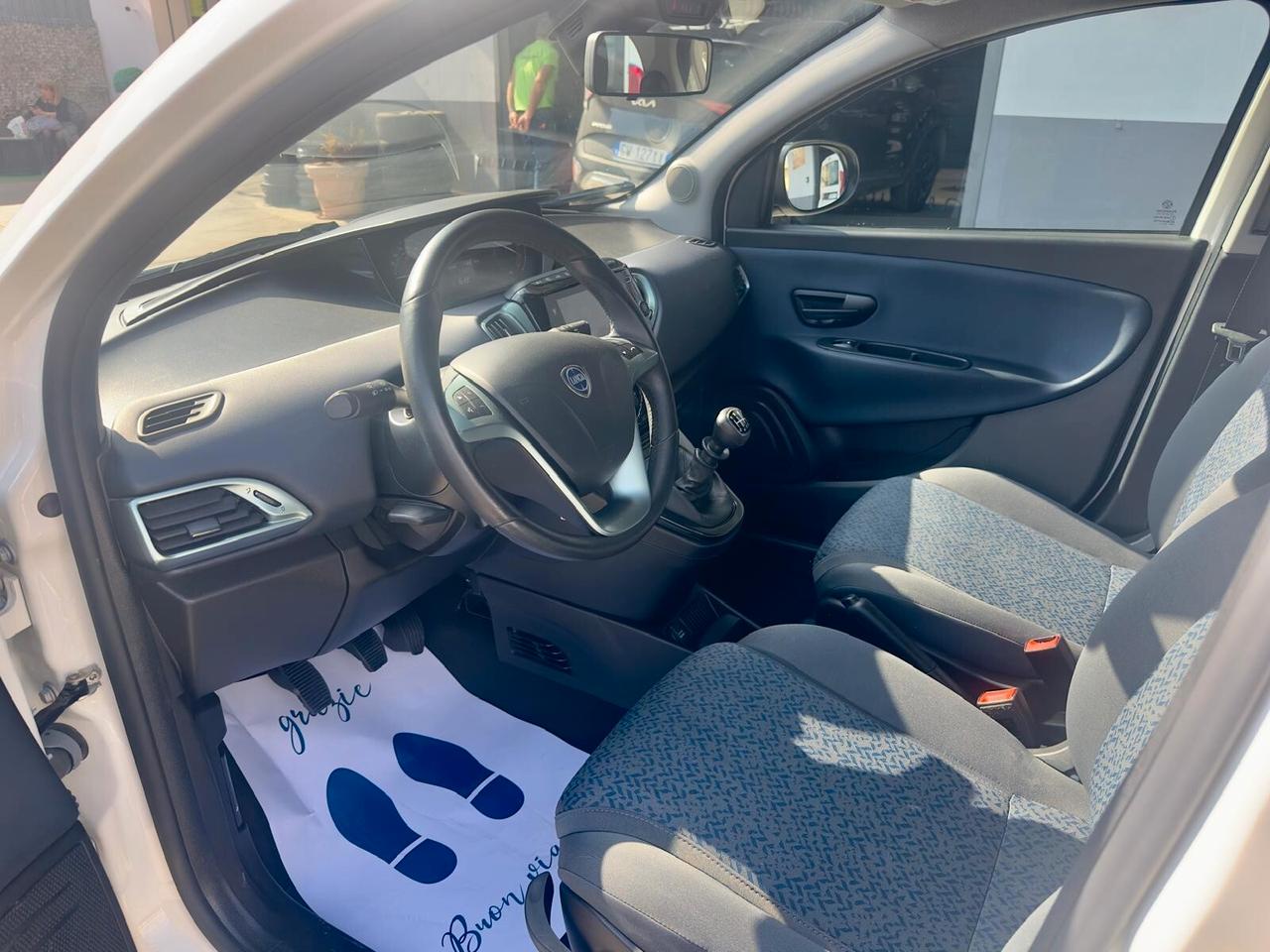 Lancia Ypsilon 1.0 FireFly 5 porte S&S Hybrid Silver PREZZO PROMO