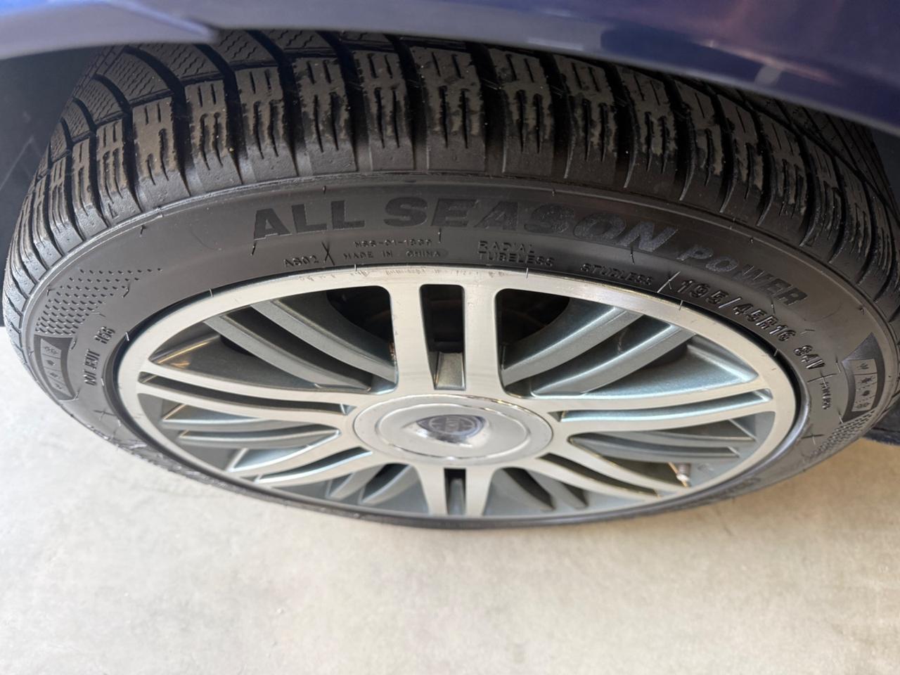 Lancia Ypsilon 1.4 16V Oro