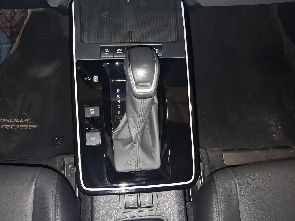 TOYOTA COROLLA CROSS PREMIUM AWD-i 2.0 HYBRID 200