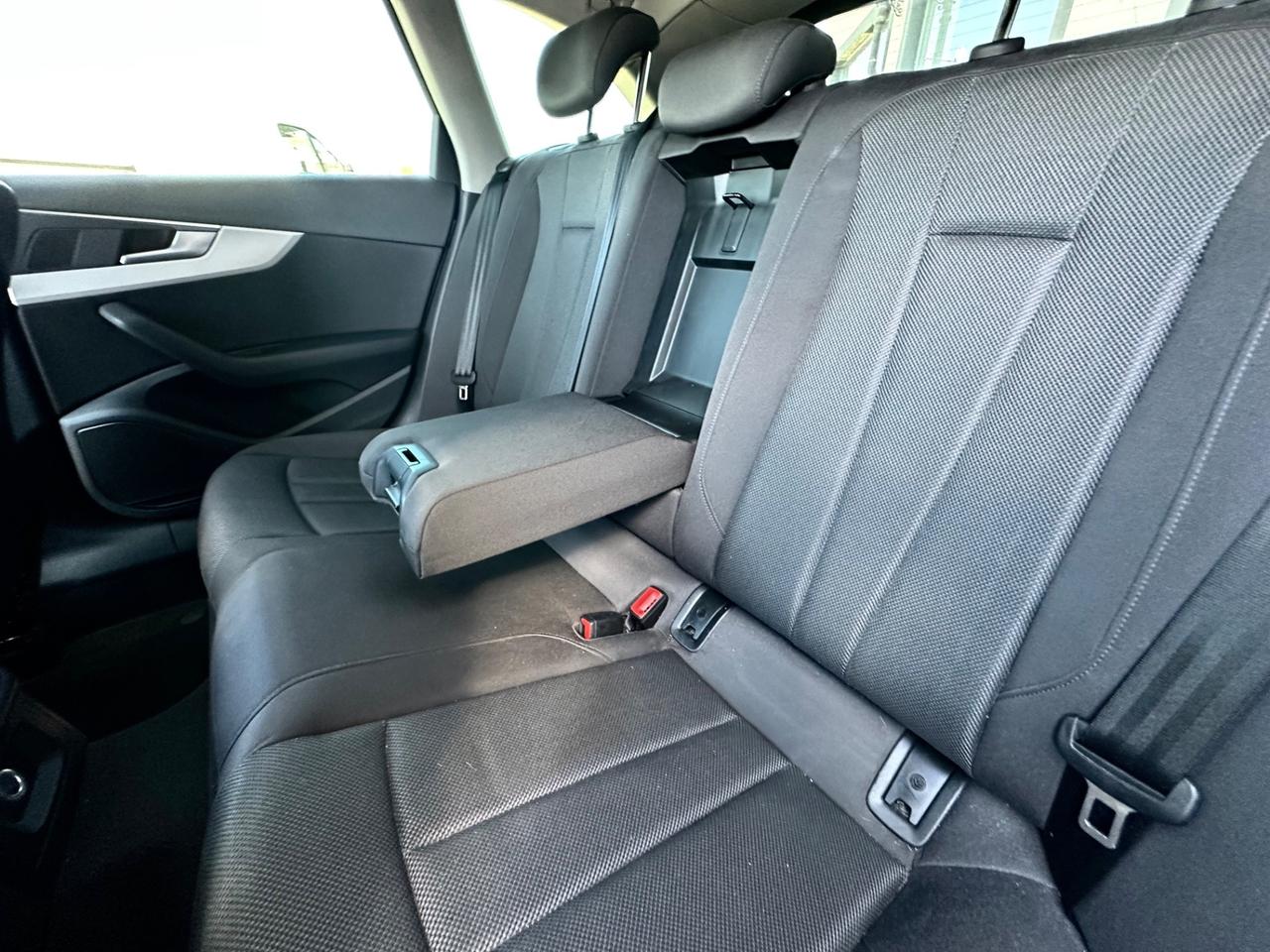 Audi A4 Avant 35 TDI S tronic Business