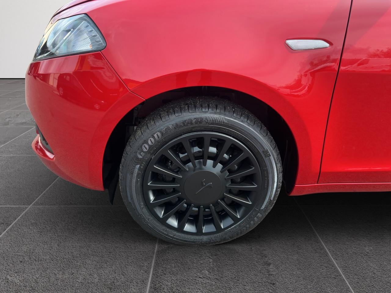 Lancia Ypsilon 1.0 FireFly 5 porte S&S Hybrid Ecochic Silver