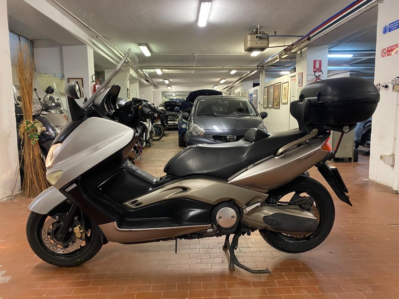 Yamaha T Max cc 500 anno 2004 km 27000 Perfetto!
