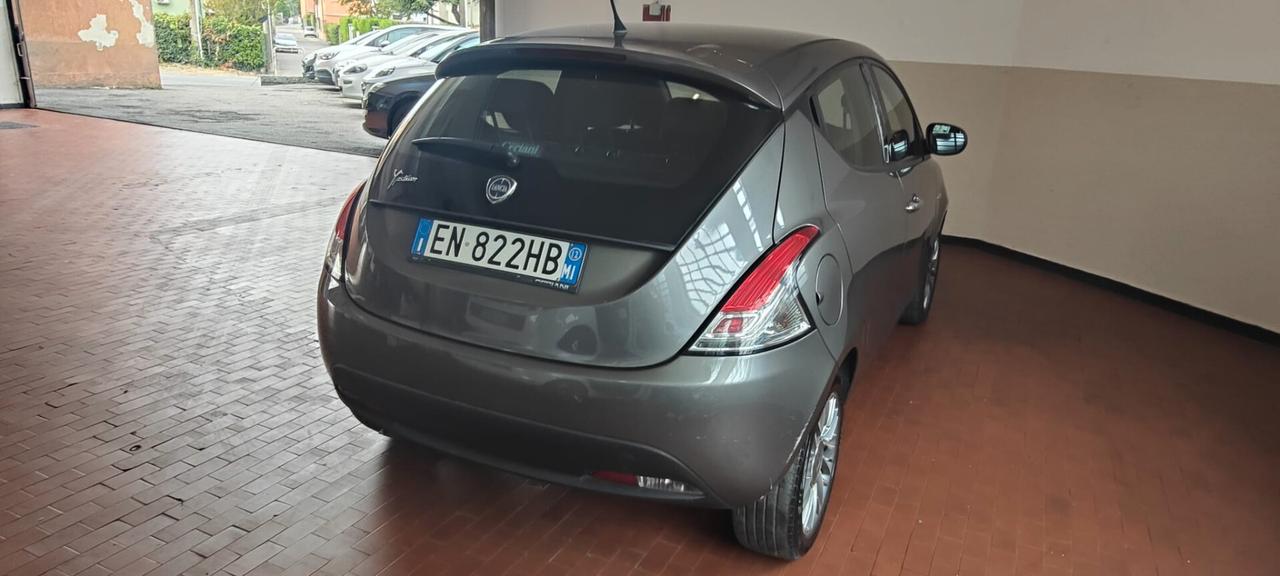 Lancia Ypsilon 1.2 69 CV 5 porte S&S Platinum