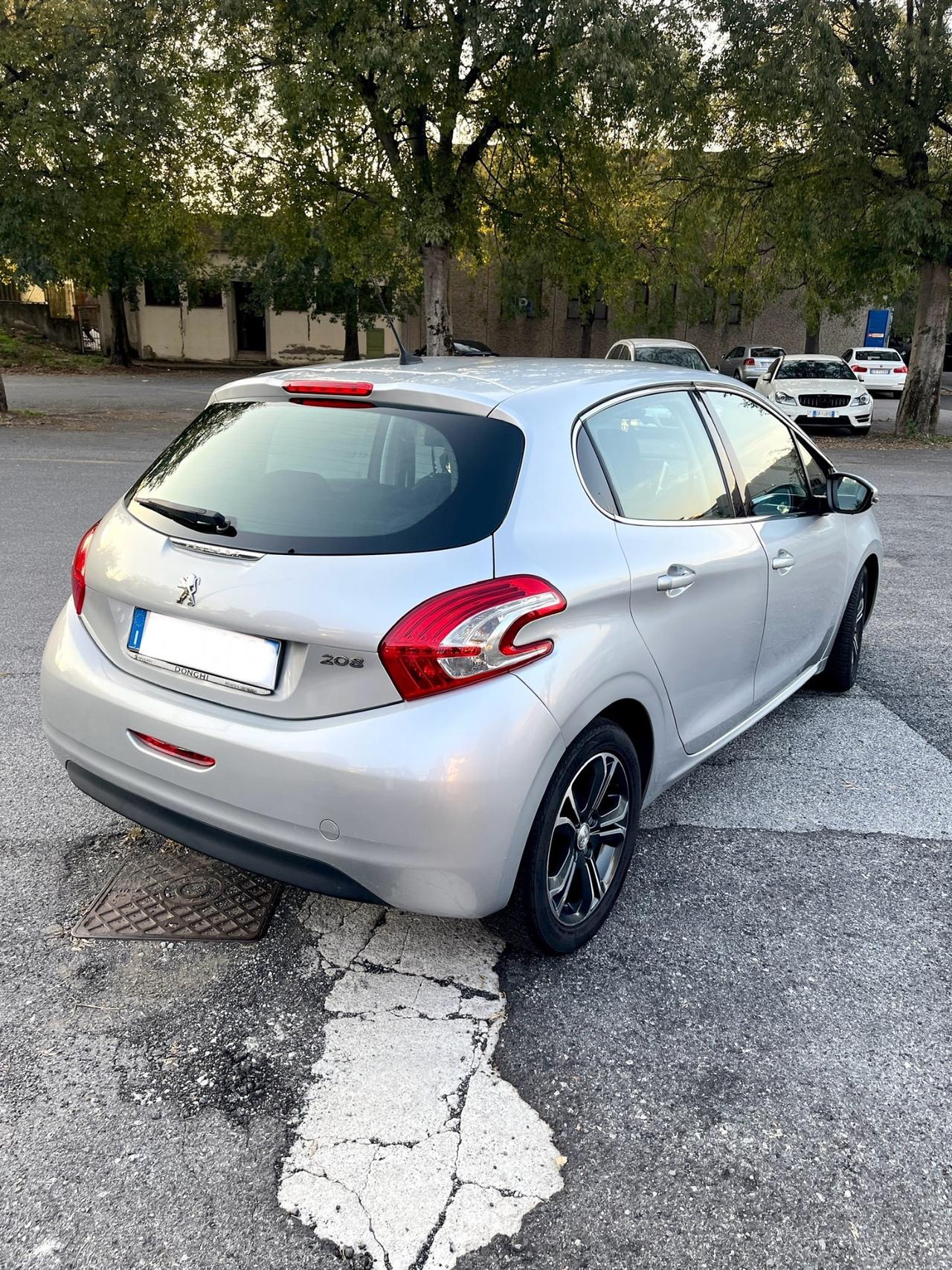 Peugeot 208 1.4 HDi 68 CV 5 porte Allure per Neopatentati 204