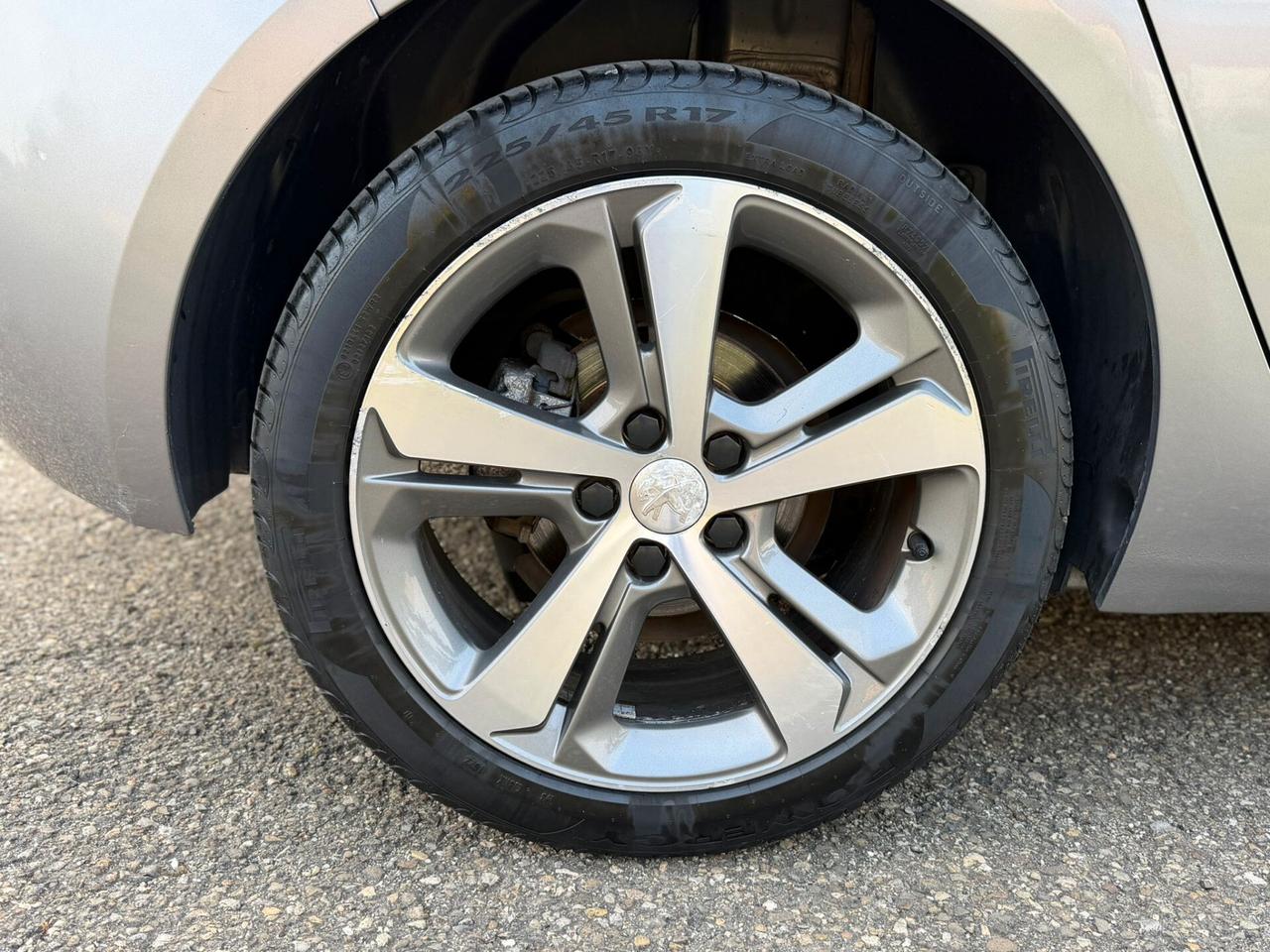 Peugeot 308 Berlina HDi 100 CV EURO 6B