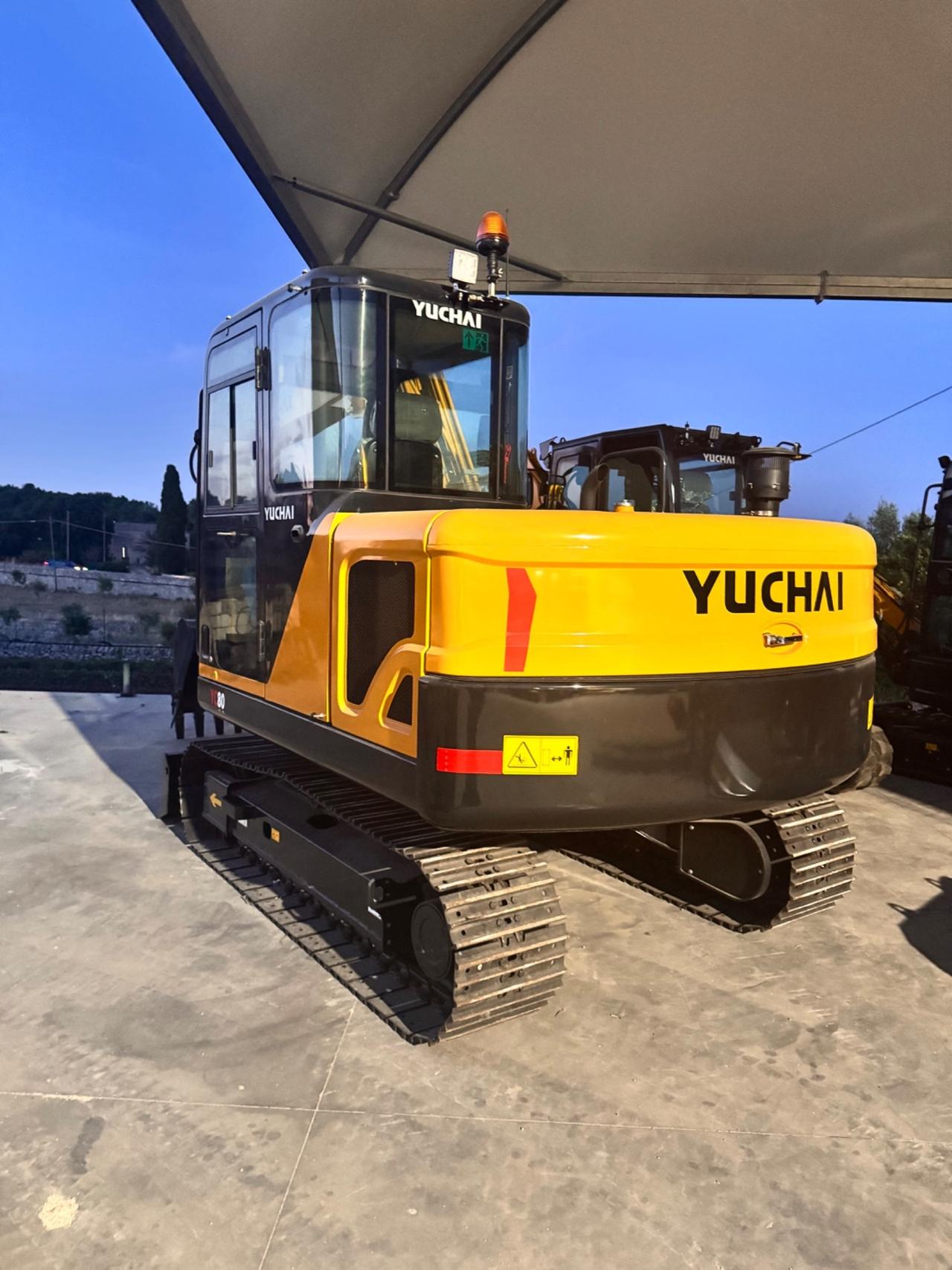 Escavatore Yuchai Yc80