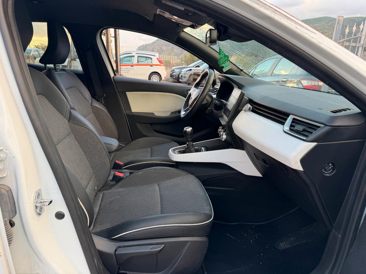 RENAULT CLIO 2023 1.0 BENZINA/GPL 101 CV *SINISTRATA
