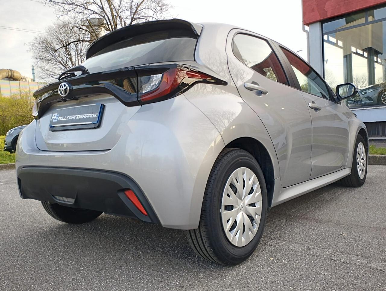 Toyota Yaris 1.0 Business vettura ideale per neopatentati